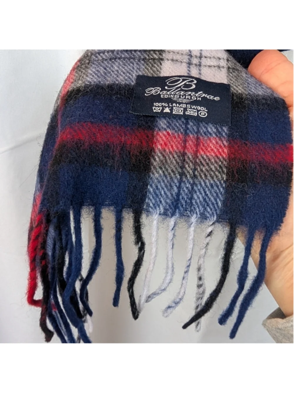 Ballantrae Blue and White Tartan Wool Scarf In EUC 100% lambswool 63